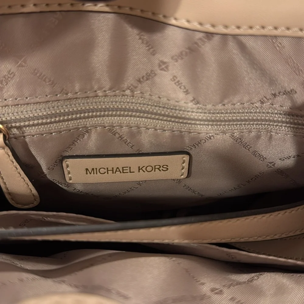 Michael Kors beige tote - Picture 4 of 4